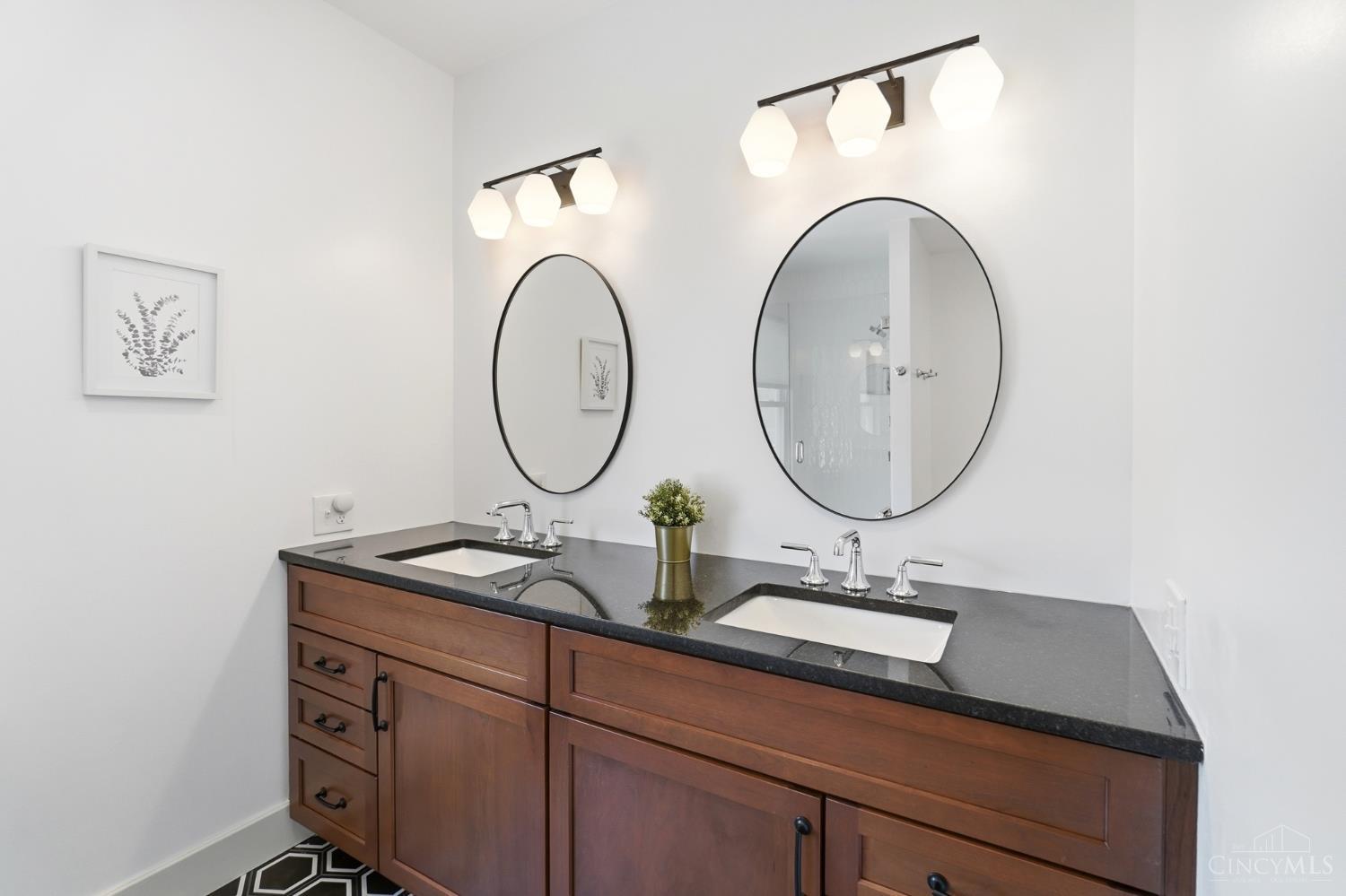 2806 Madison Road Cincinnati, OH 45209 - Photo 21 of 47