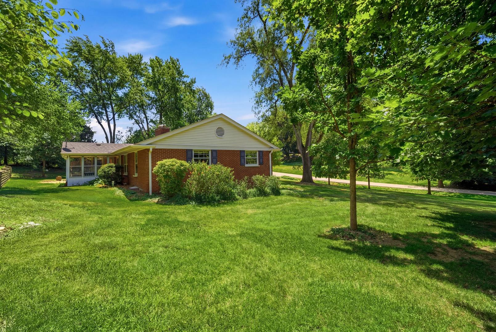 237 Beachview Lane North Barrington, IL 60010 - Photo 22 of 26 a front view of a house with a yard