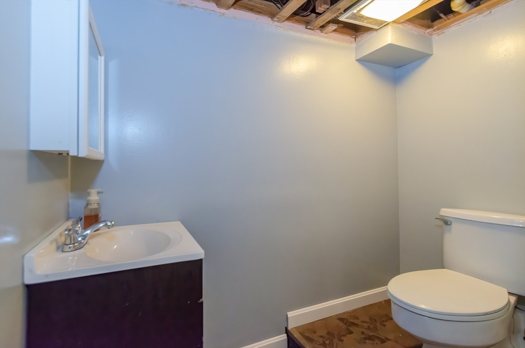 263 Maple Street Warwick, RI 02888 - Photo 12 of 23