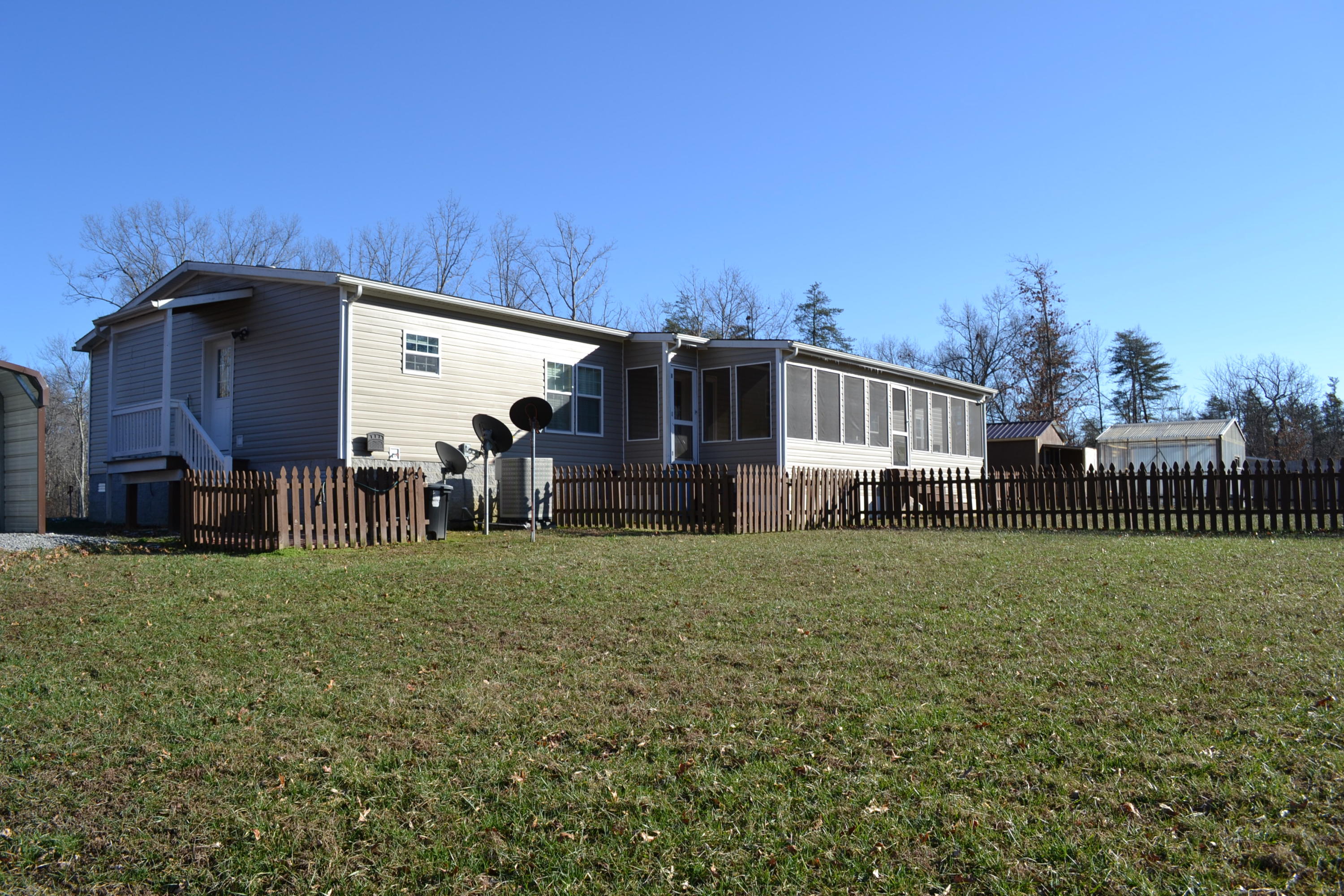 603 Tabletop Road Monterey, TN 38574 - Photo 37 of 40 Back