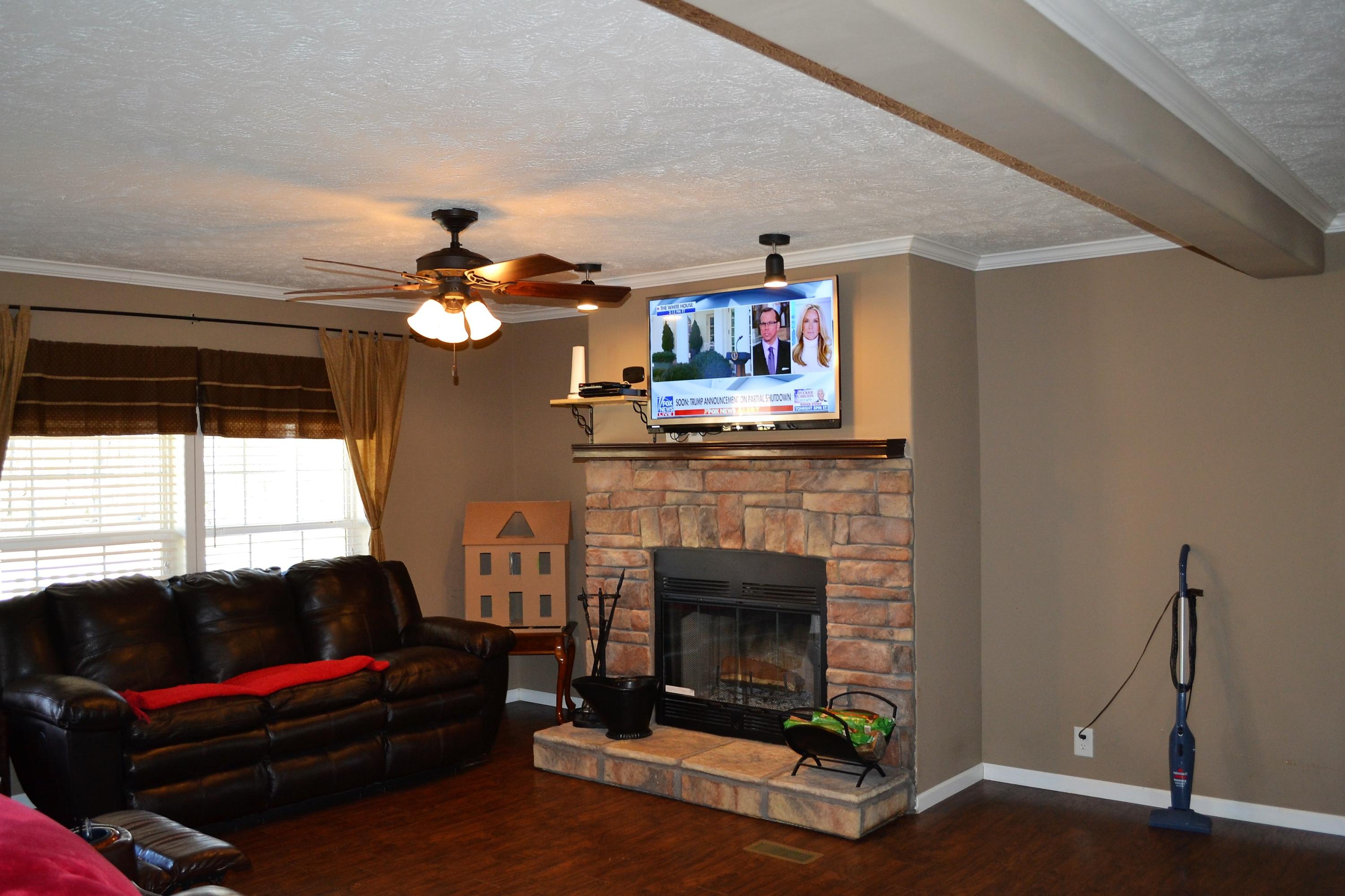 603 Tabletop Road Monterey, TN 38574 - Photo 7 of 40 Living room from kitchen