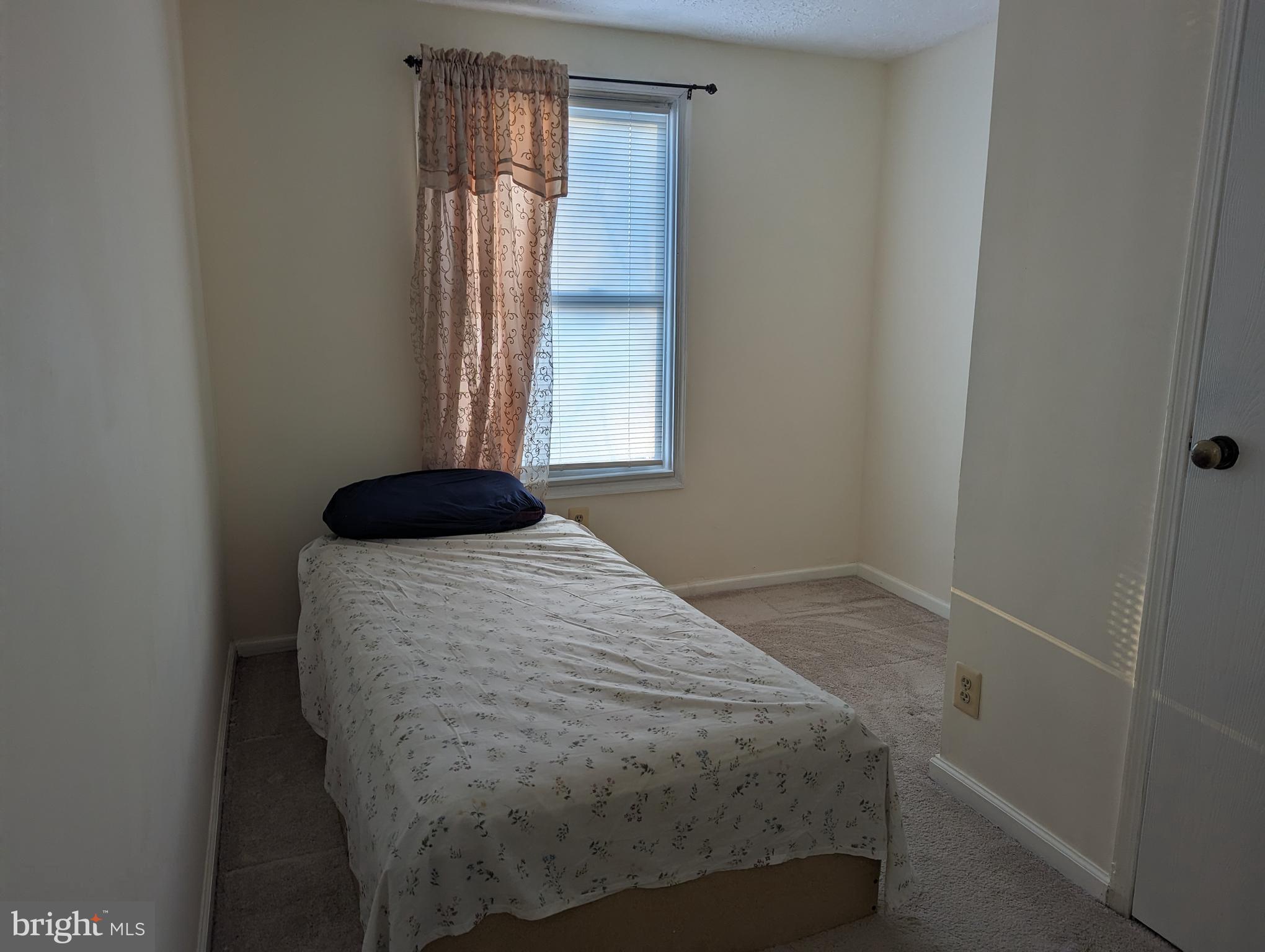 9119 Aspenpark Court Lorton, VA 22079 - Photo 8 of 32 a bedroom with a bed and a window