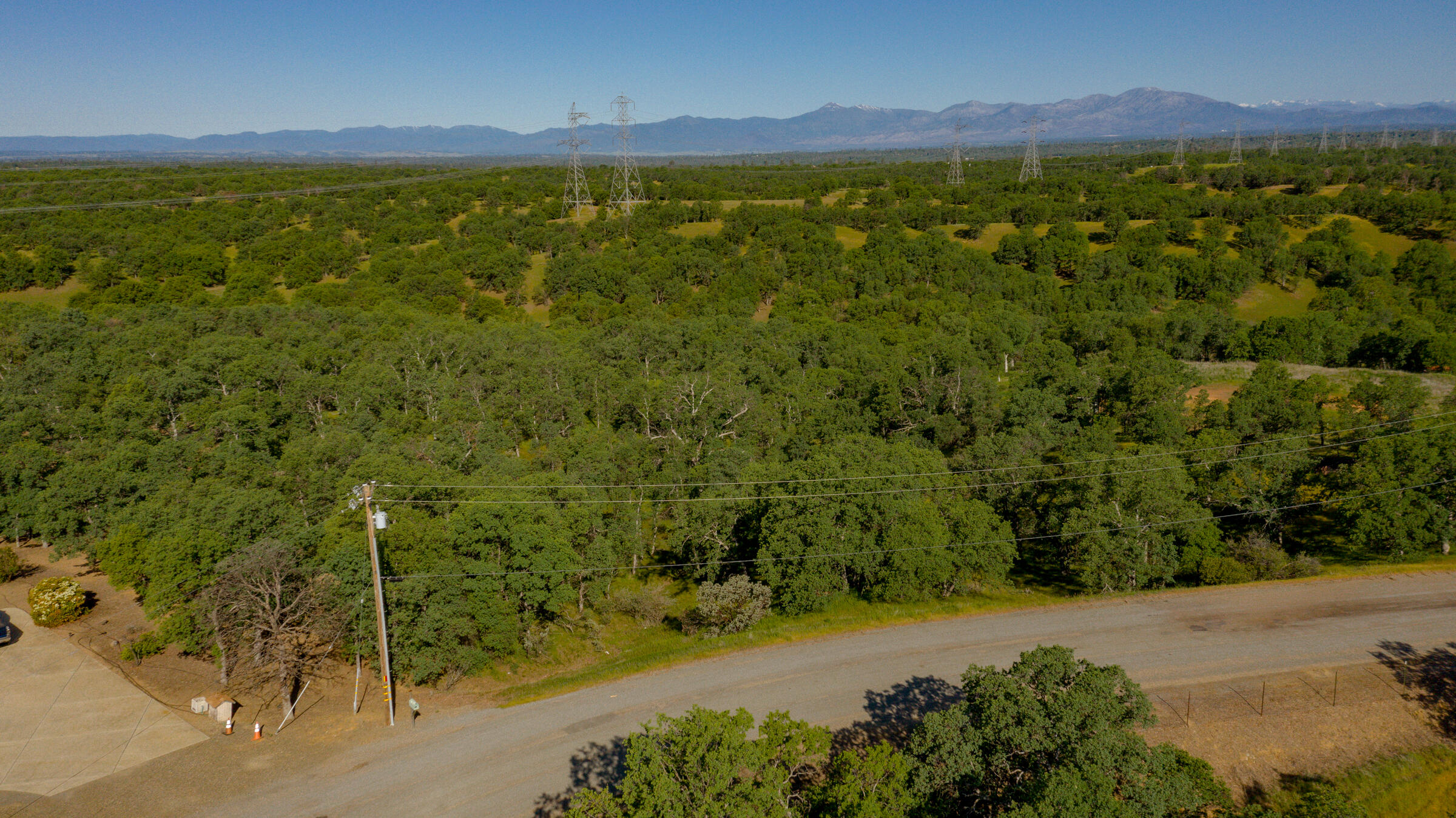 18623 Saddleback Ridge Loop Cottonwood, CA 96022 - Photo 19 of 28 a view of an outdoor space and a yard