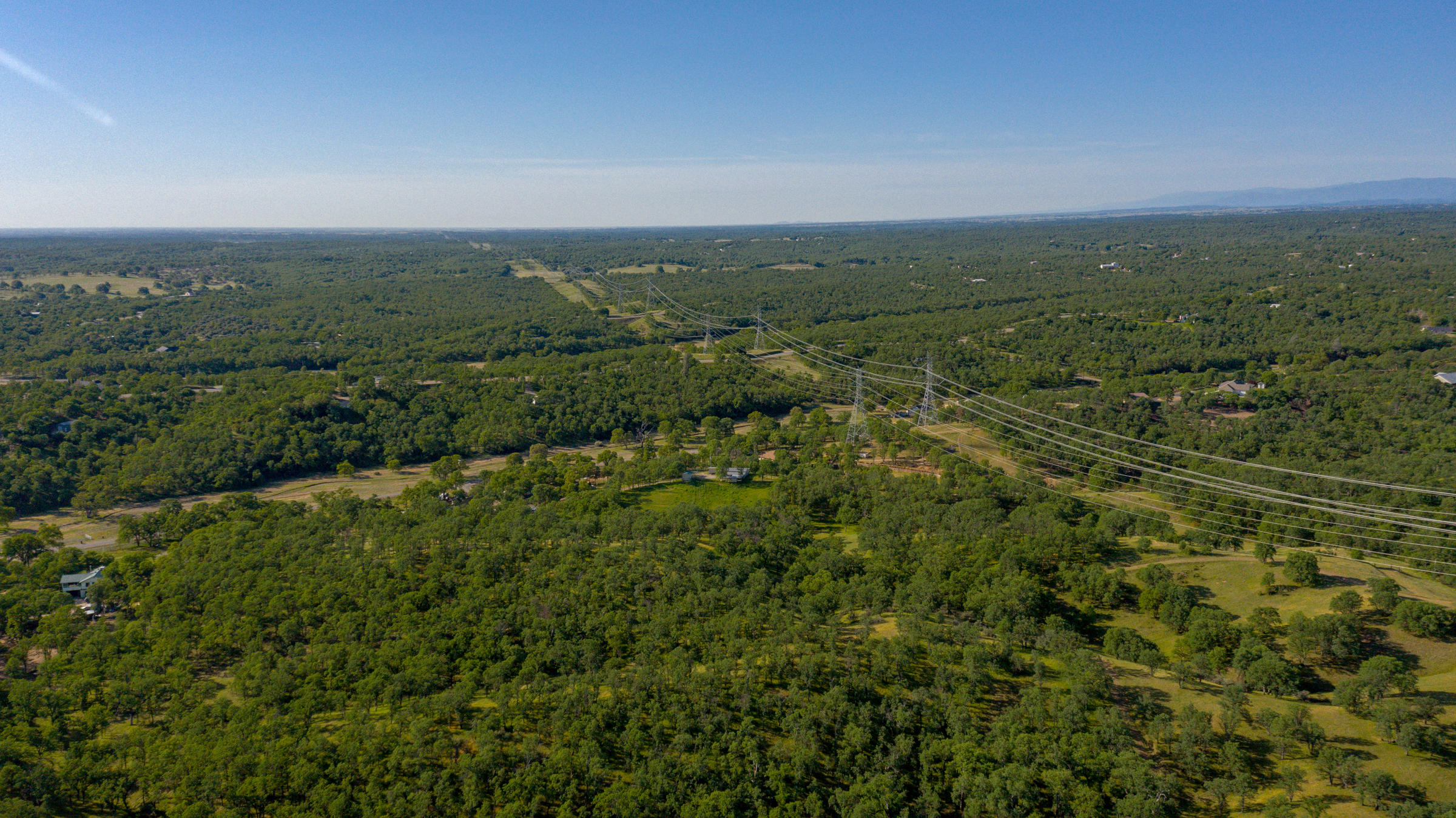 18623 Saddleback Ridge Loop Cottonwood, CA 96022 - Photo 25 of 28 an aerial view of residential houses with outdoor space and trees