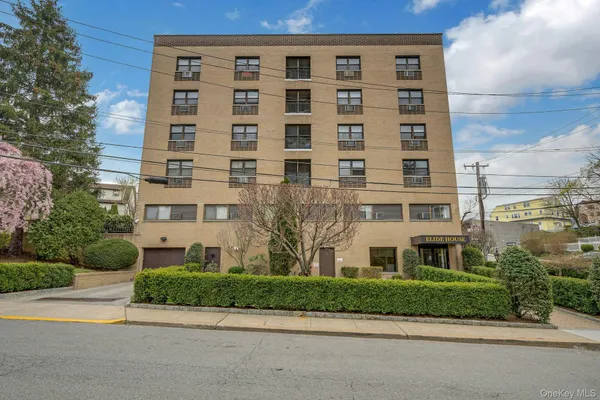 $2,500 | 2 Park Avenue, Unit 1B, Eastchester, NY 10709
