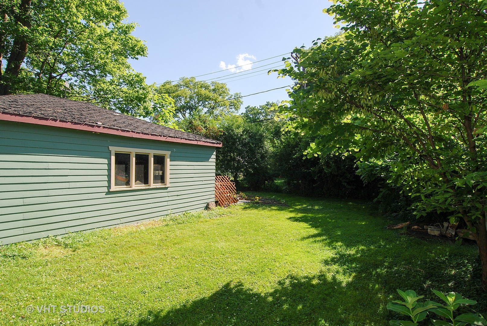 145 Woodside Road Riverside, IL 60546 - Photo 20 of 26 a backyard of a house with plants and large tree