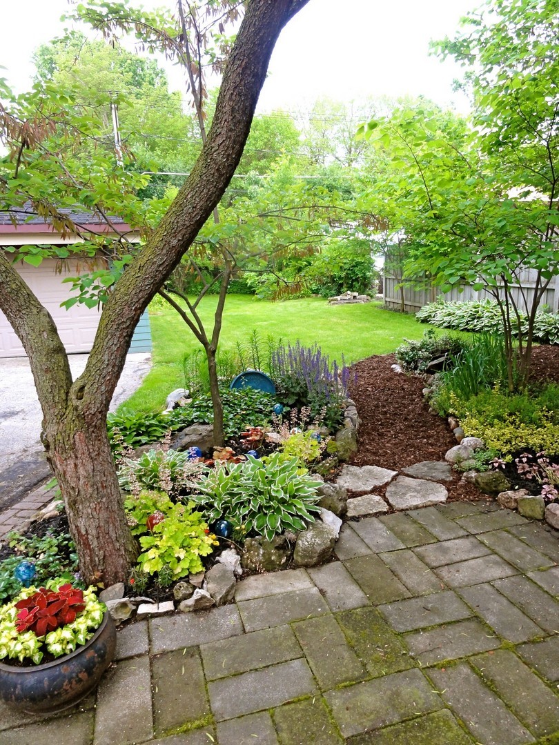 145 Woodside Road Riverside, IL 60546 - Photo 24 of 26 a view of a garden with a fountain