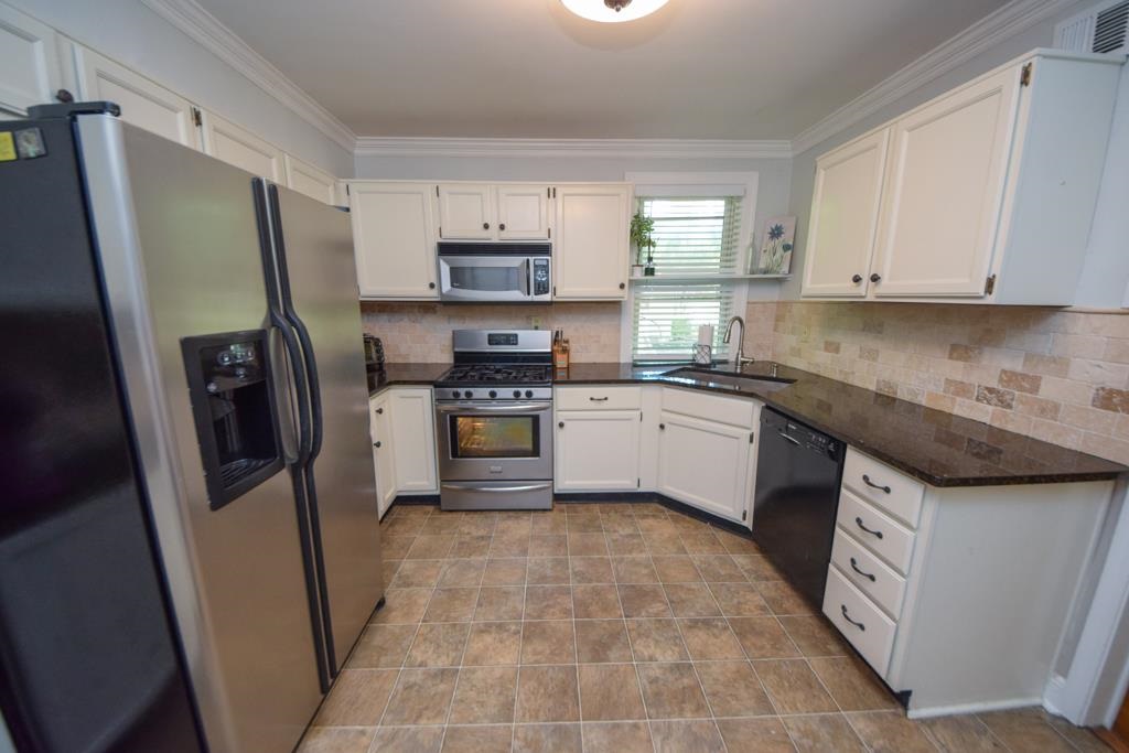 4736 Kaye Road Memphis, TN 38117 - Photo 9 of 25