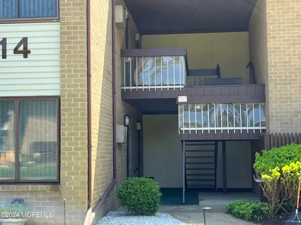$2,200 | 14 Pine Cluster Circle, Unit F, Manalapan, NJ 07726