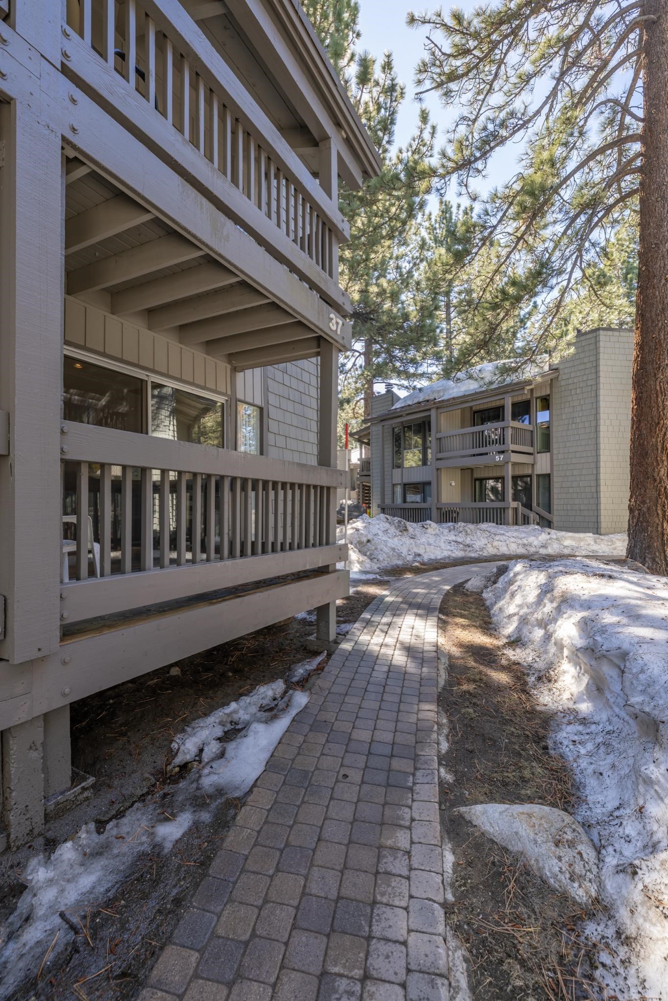 286 Old Mammoth Road, Unit 37 Mammoth Lakes, CA 93546 - Photo 26 of 33 Patio / terrace featuring a deck