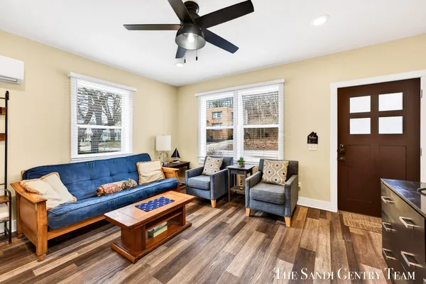 $749,900 | 209 Clinton Avenue, Grand Haven, MI 49417