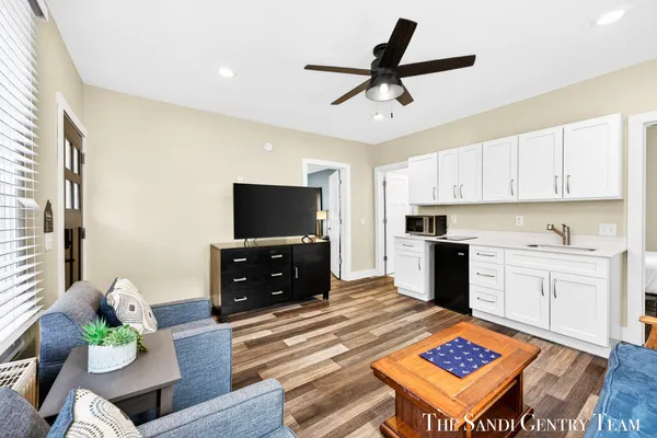$749,900 | 209 Clinton Avenue, Grand Haven, MI 49417