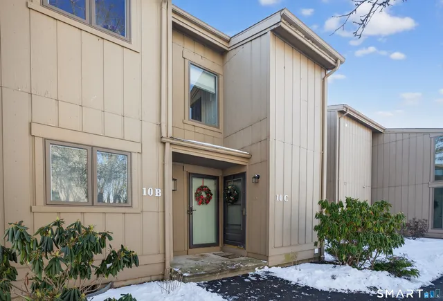 $305,000 | 10 Pilgrims Harbor, Unit C, Wallingford, CT 06492