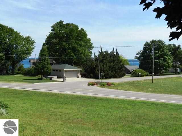 10456 Center Road Traverse City, MI 49686 - Photo 26 of 58 1748250-25.JPG