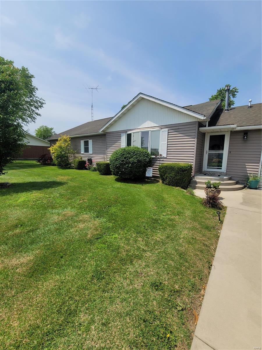 1005 North James Street Sparta, IL 62286 - Photo 3 of 34