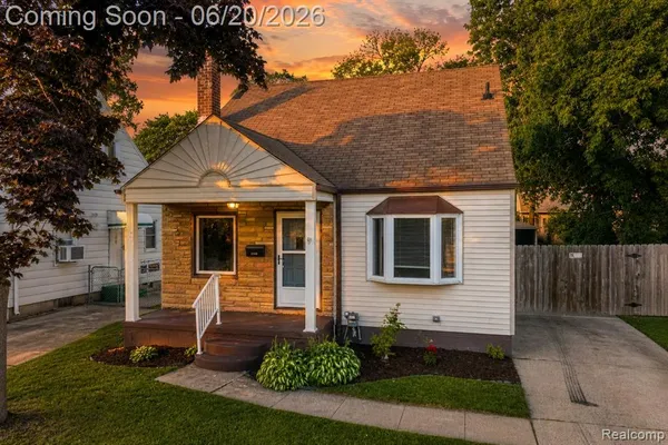 $170,000 | 21145 Beechwood Avenue, Eastpointe, MI 48021