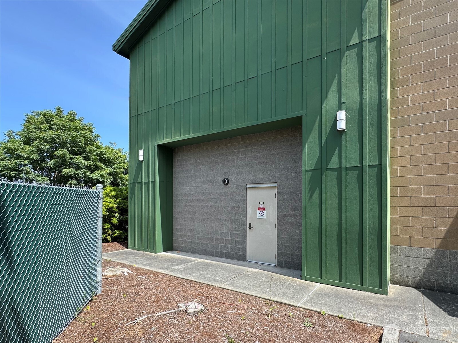 1400 West Washington Street, Unit 101 Sequim, WA 98382 - Photo 22 of 28 a front view of a house with a garden