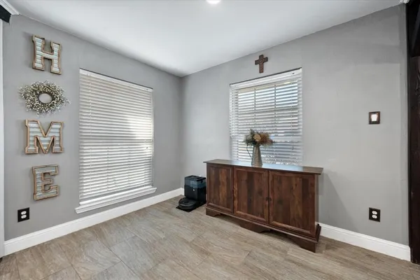 $349,750 | 10124 Stoneleigh Drive, Benbrook, TX 76126