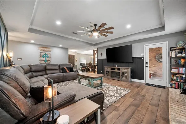 $349,750 | 10124 Stoneleigh Drive, Benbrook, TX 76126