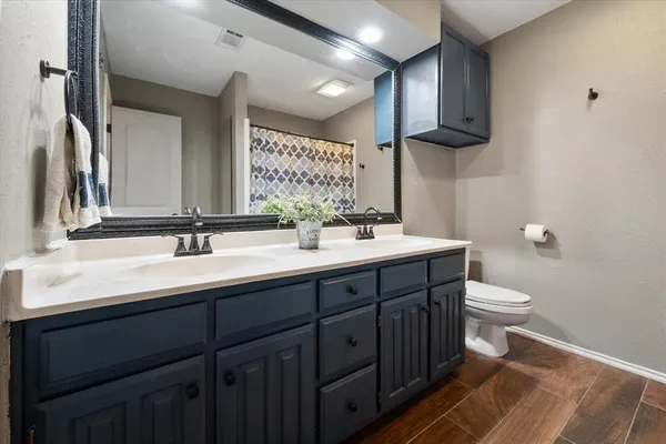 $349,750 | 10124 Stoneleigh Drive, Benbrook, TX 76126