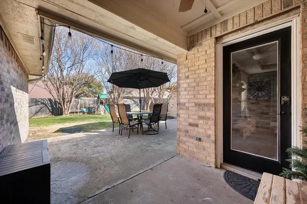 $349,750 | 10124 Stoneleigh Drive, Benbrook, TX 76126