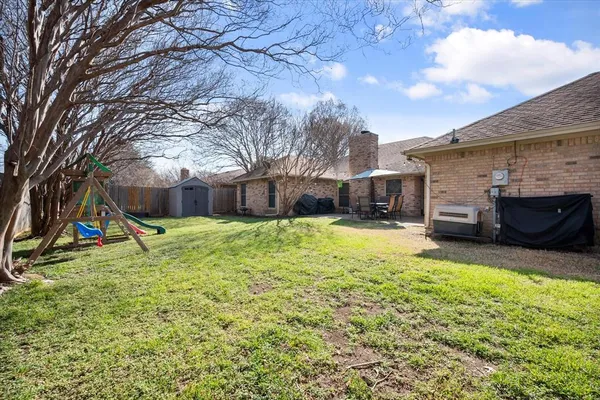 $349,750 | 10124 Stoneleigh Drive, Benbrook, TX 76126