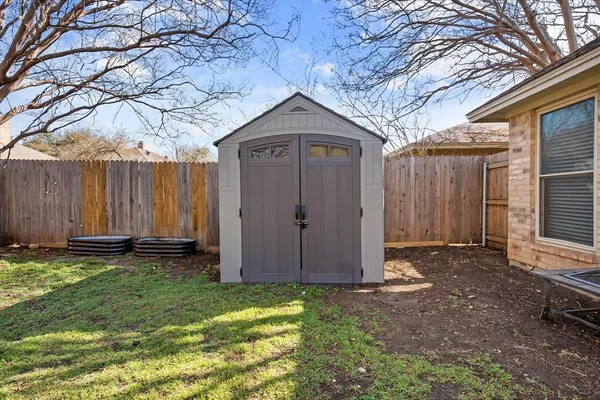 $349,750 | 10124 Stoneleigh Drive, Benbrook, TX 76126