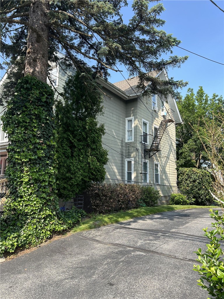 635 Park Avenue Woonsocket, RI 02895 - Photo 4 of 22