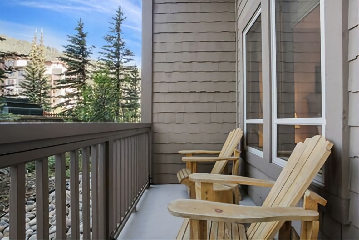 172 Copper Circle, Unit 107 Copper Mountain, CO 80443 - Photo 21 of 25 a balcony with table and chairs