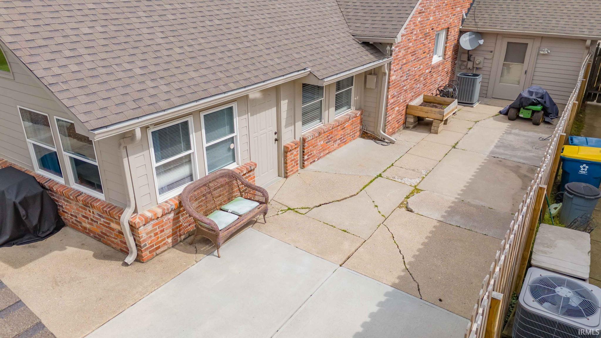 12282 Charing Cross Road Carmel, IN 46033 - Photo 4 of 36 Gallery Image 4