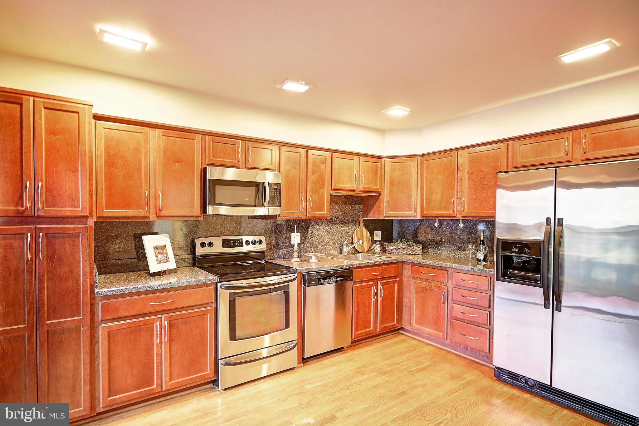 11719 Newbridge Court Reston, VA 20191 - Photo 3 of 30 Kitchen