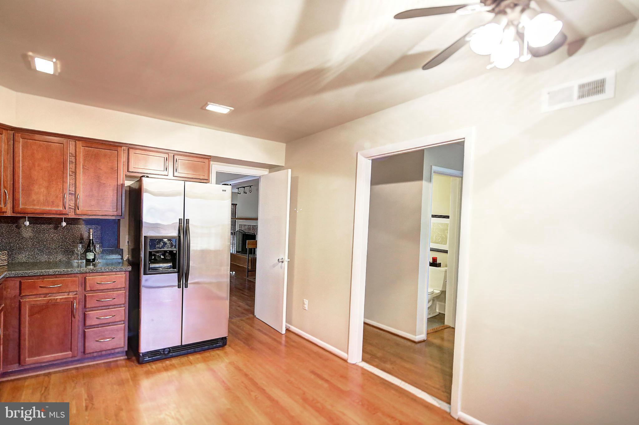 11719 Newbridge Court Reston, VA 20191 - Photo 4 of 30 Kitchen