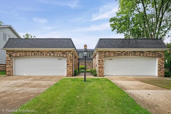 $895,000 | 422 East Russell Street, Unit 422424, Barrington, IL 60010