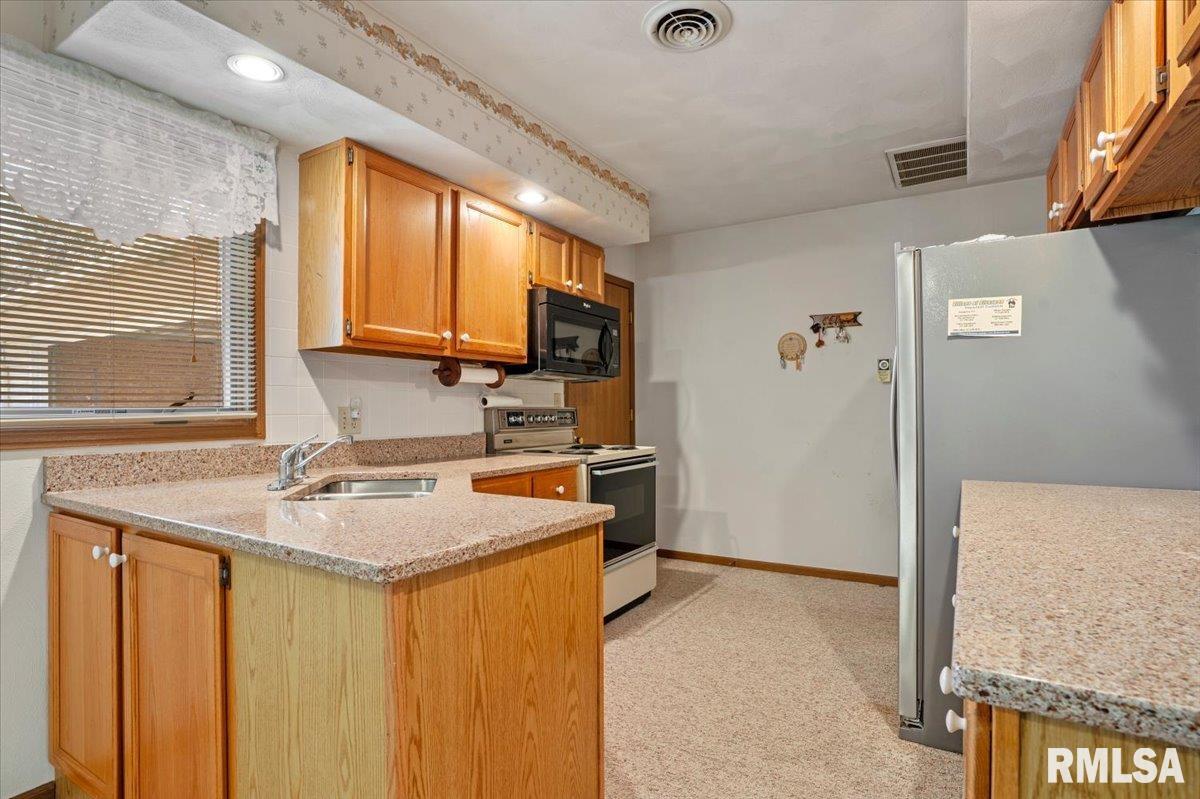 415 South Henrietta Street Divernon, IL 62530 - Photo 11 of 32