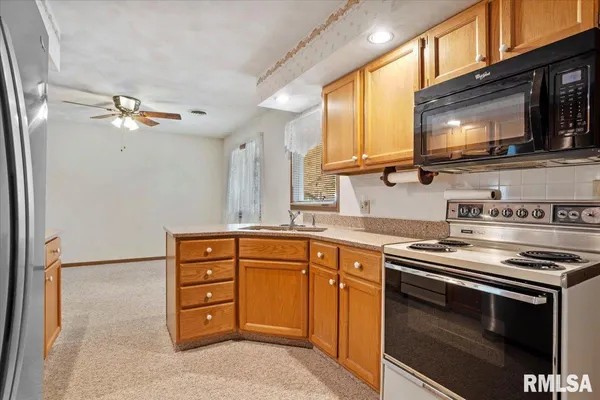 $204,900 | 415 South Henrietta Street, Divernon, IL 62530
