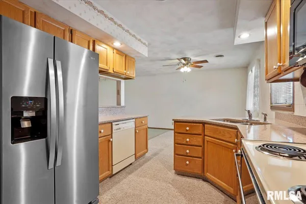 $204,900 | 415 South Henrietta Street, Divernon, IL 62530