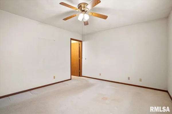$204,900 | 415 South Henrietta Street, Divernon, IL 62530
