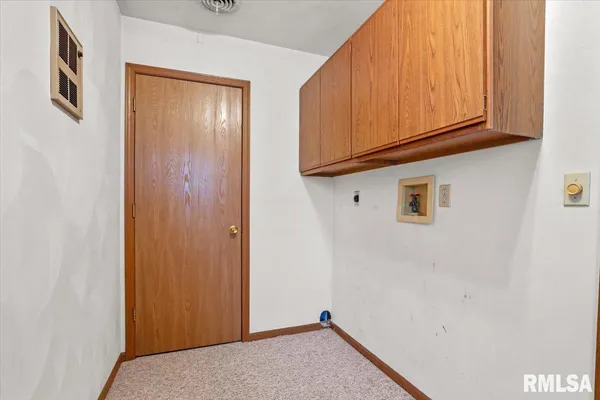 $204,900 | 415 South Henrietta Street, Divernon, IL 62530