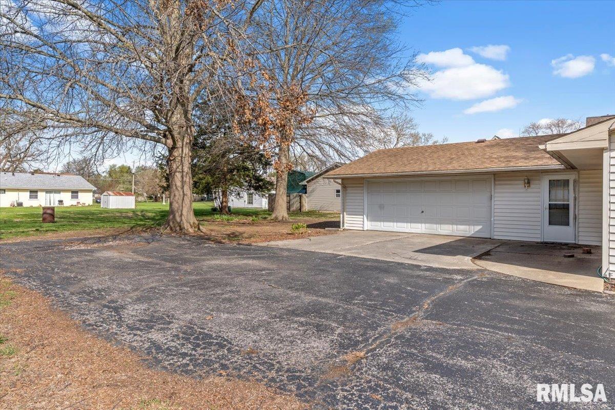 415 South Henrietta Street Divernon, IL 62530 - Photo 30 of 32