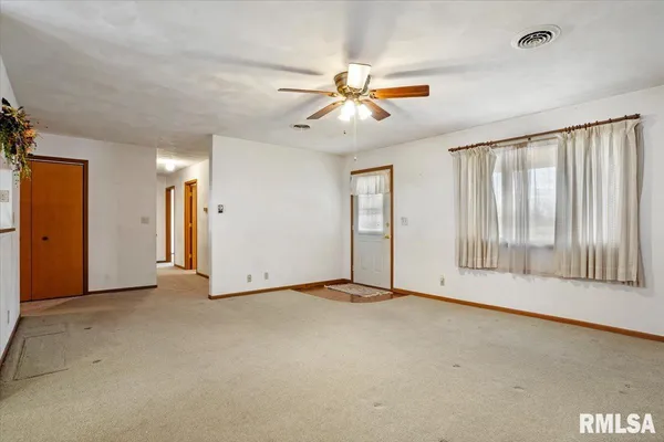 $204,900 | 415 South Henrietta Street, Divernon, IL 62530