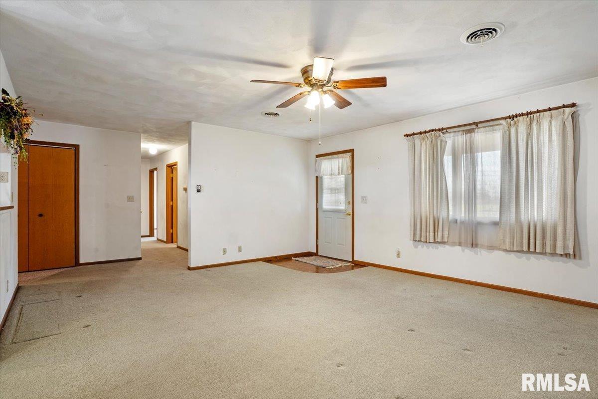 415 South Henrietta Street Divernon, IL 62530 - Photo 5 of 32