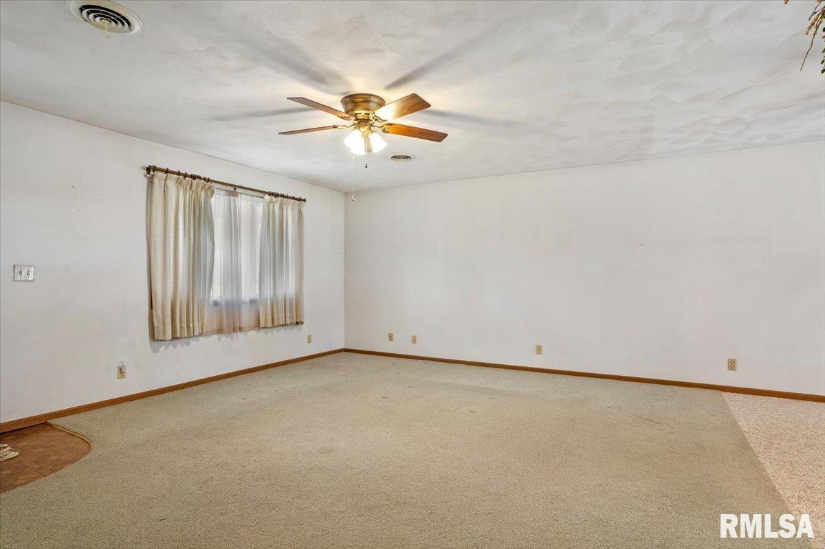 415 South Henrietta Street Divernon, IL 62530 - Photo 6 of 32