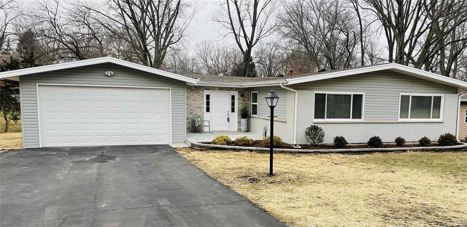 48 Riviera Court St. Louis, MO 63146 - Photo 1 of 28 Gallery Image 1