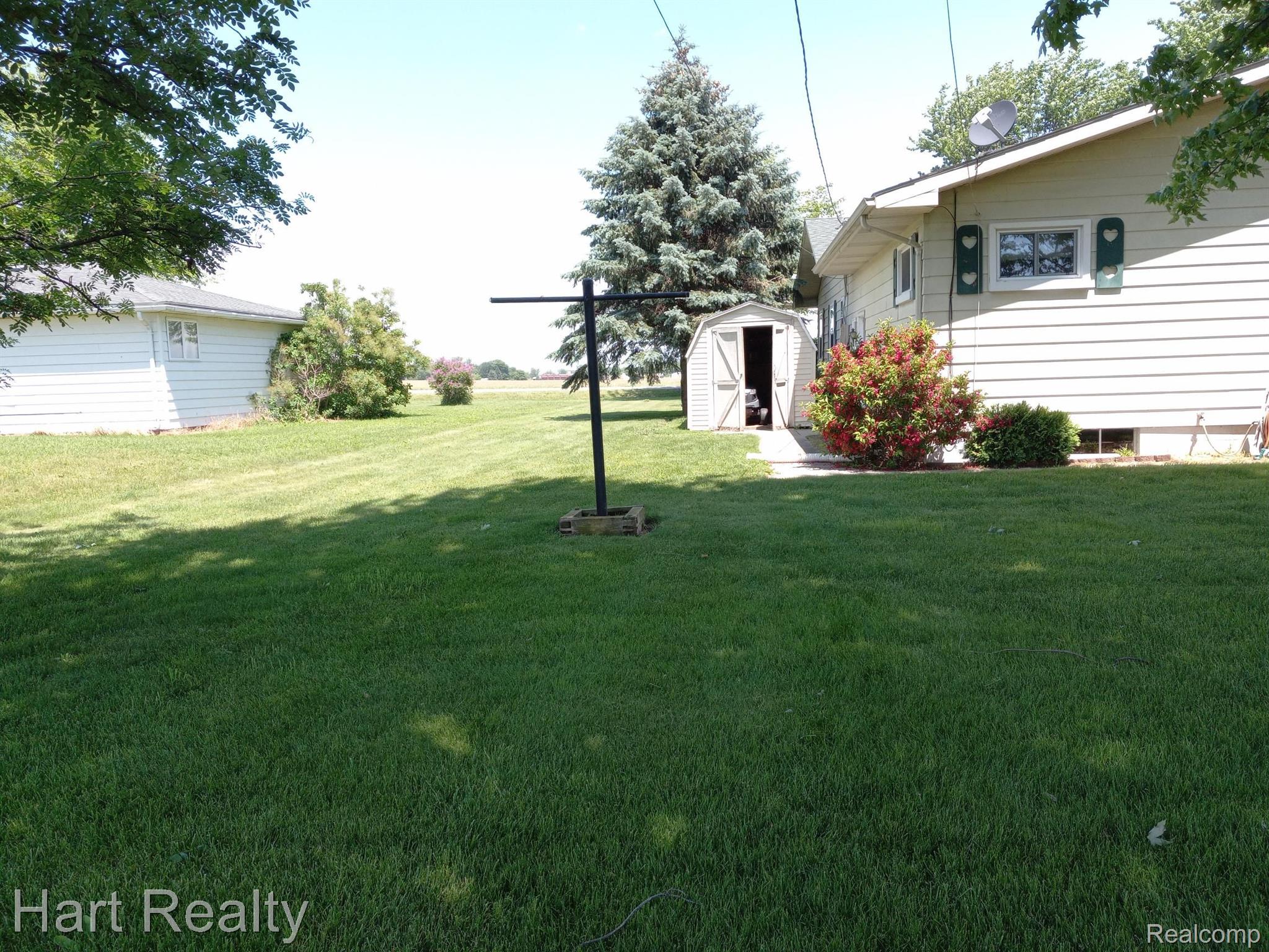 6105 Lynd Road Marlette, MI 48453 - Photo 8 of 45 Side yard