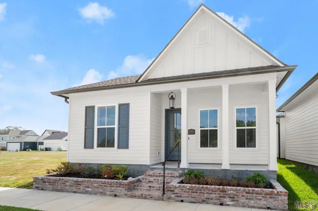 $2,700 | 13932 Mullins Drive, Baton Rouge, LA 70817