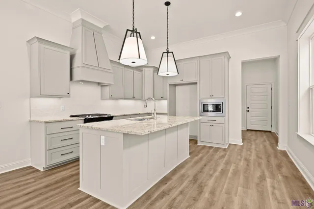 $2,700 | 13932 Mullins Drive, Baton Rouge, LA 70817