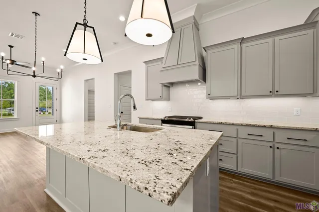 $2,700 | 13932 Mullins Drive, Baton Rouge, LA 70817