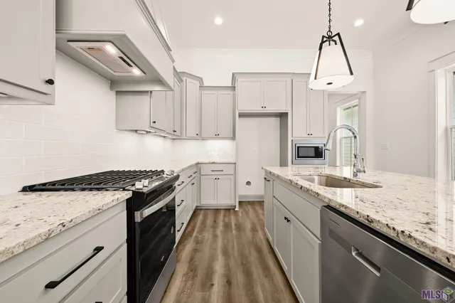 $2,700 | 13932 Mullins Drive, Baton Rouge, LA 70817