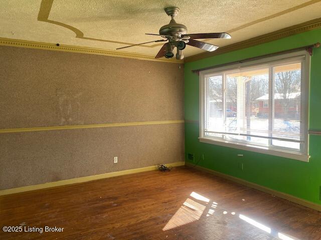 219 Appomattox Road Louisville, KY 40214 - Photo 2 of 19 Living Room
