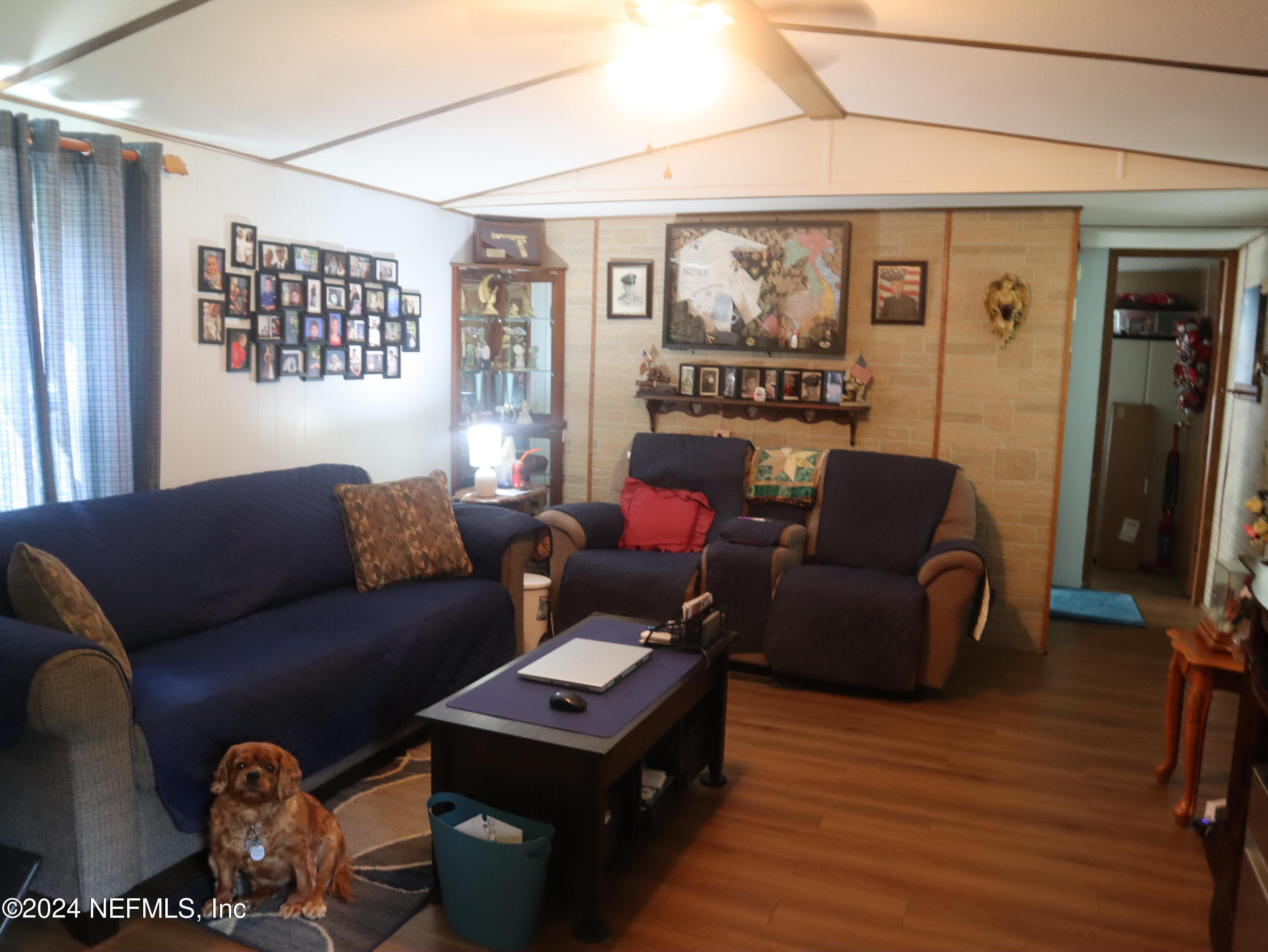 107 Fisherman Road Satsuma, FL 32189 - Photo 27 of 37 Living Room
